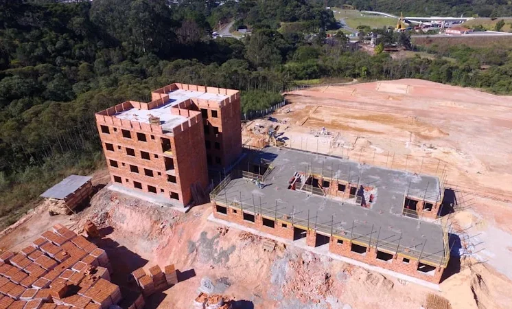 Vista aérea de um prédio em construção