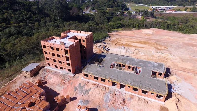 Vista aérea de um prédio em construção